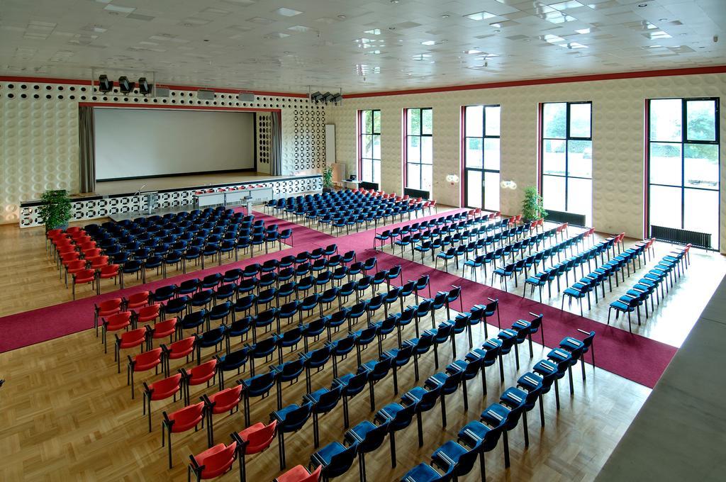 Commundo Tagungshotel นอยส์ ภายนอก รูปภาพ